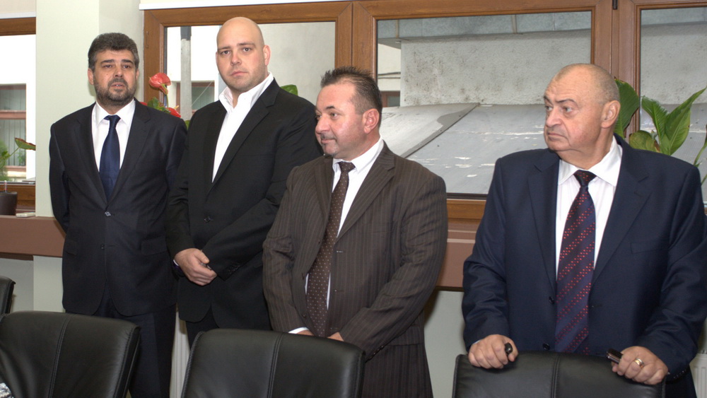 Marian Ghiveciu (în centru)