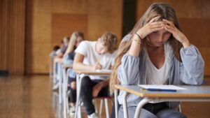 bacalaureat-2025-sesiunea-de-toamna-cea-de-a-doua-runda-a-examenului-incepe-azi-995681